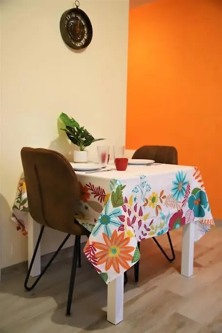 Orange Villa Plestan 0*,